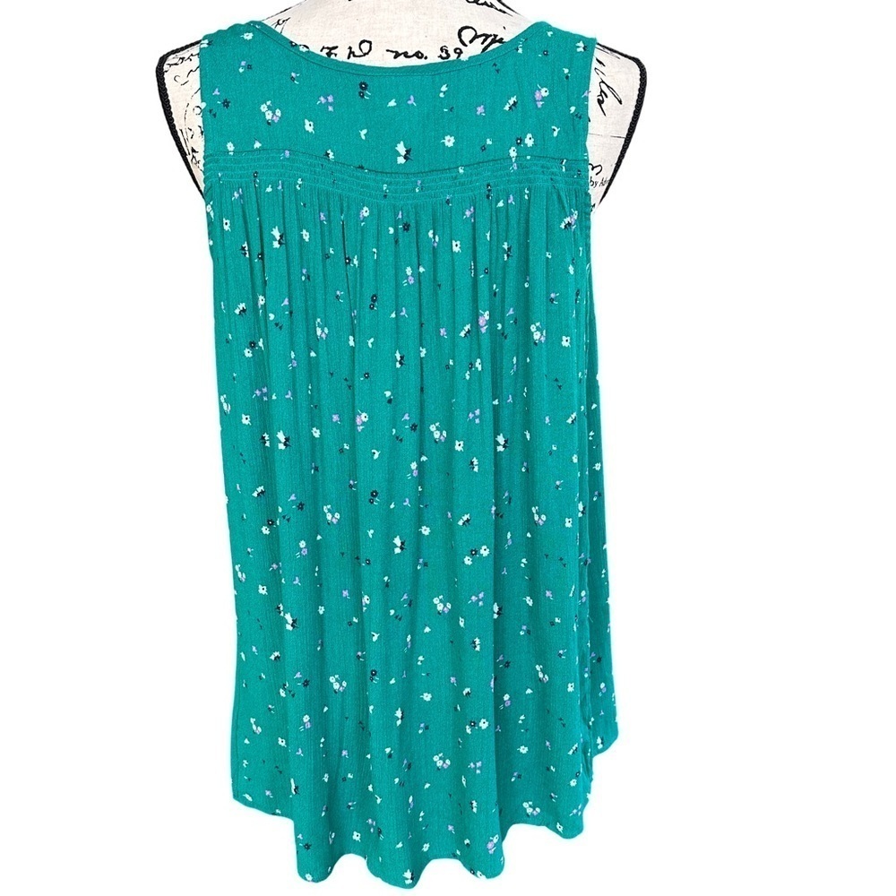 Isabel Maternity by Ingrid & Isabel Floral Teal Top Size M - Picture 6 of 9